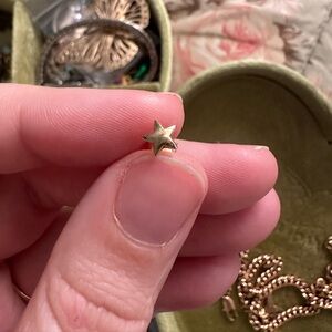 Single Mejuri star stud earring